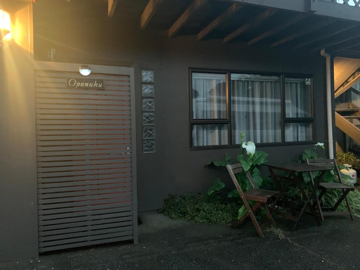Opanuku Out West Hotel Auckland Buitenkant foto